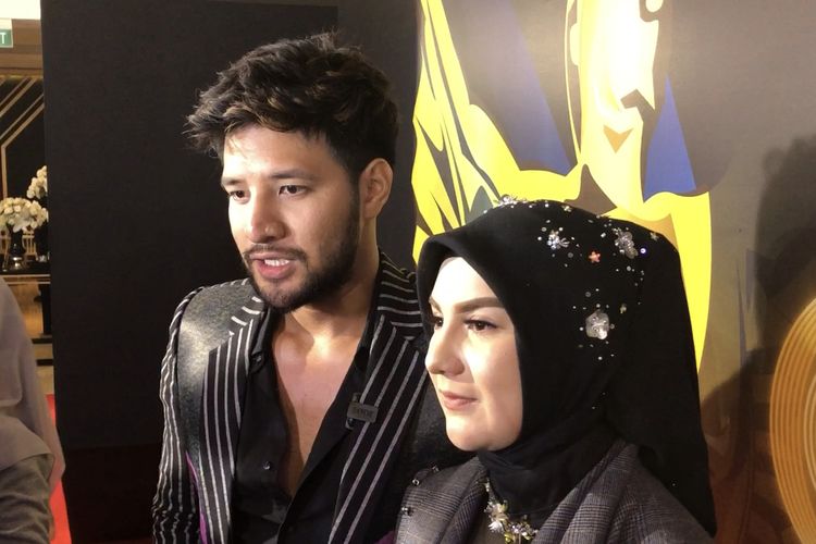 Ammar Zoni dan Irish Bella dalam acara Panasonic Gobel Awards 2019 di The Tribrata Dharmawangsa, Jakarta Selatan pada Jumat (6/12/2019).