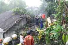 Dua Orang Dewasa dan Satu Anak Balita Terjebak Longsor di Yogyakarta