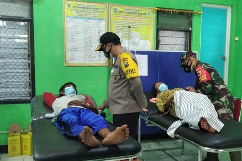 Bantuan Makanan Diduga Mengandung Formalin, Pengungsi dan Relawan Bencana Longsor Nganjuk Keracunan