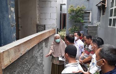 Karena Kesal, Warga di Pulogadung Bangun Tembok dan Tutup Akses ...