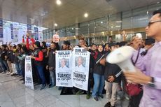 Pendukung Ganjar-Mahfud MD Padati Lokasi Debat Cawapres di JCC, Datang Langsung Yel-yel 