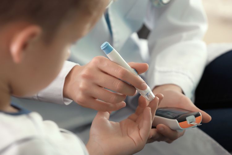 Ilustrasi cara mendiagnosis diabetes dengan tes darah.