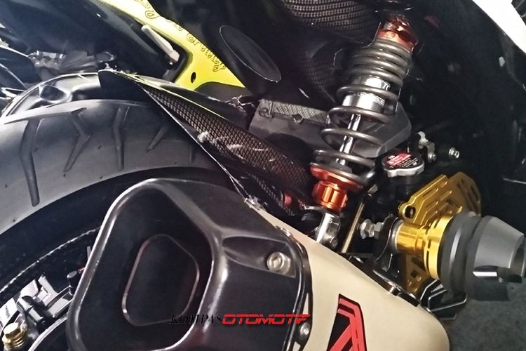 Modifikasi Aerox jadi monoshock