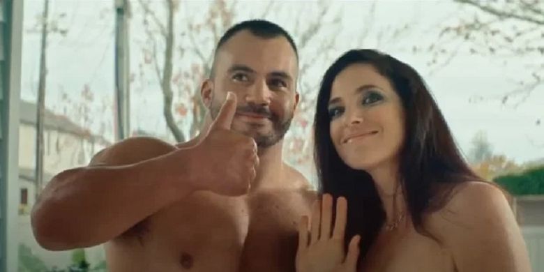 Dua bintang porno, Derek dan Sue, ketika tampil di iklan mengenai internet sehat yang didengungkan oleh pemerintah Selandia Baru.