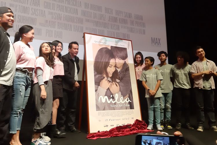 Para bintang film Milea: Suara dari Dilan menghadiri peluncuran poster dan trailer film tersebut di XXI Epicentrum, Jakarta Selatan, Senin (9/11/2019).