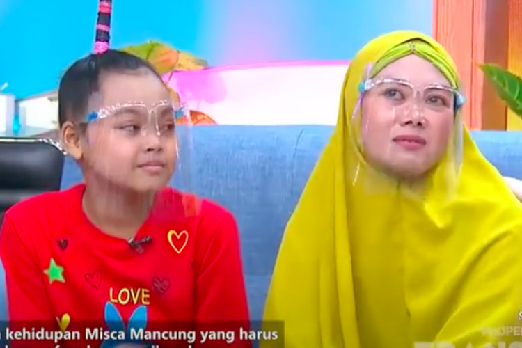 Misca Mancung dan sang ibu saat jadi bintang tamu acara Kopi Viral, Trans TV