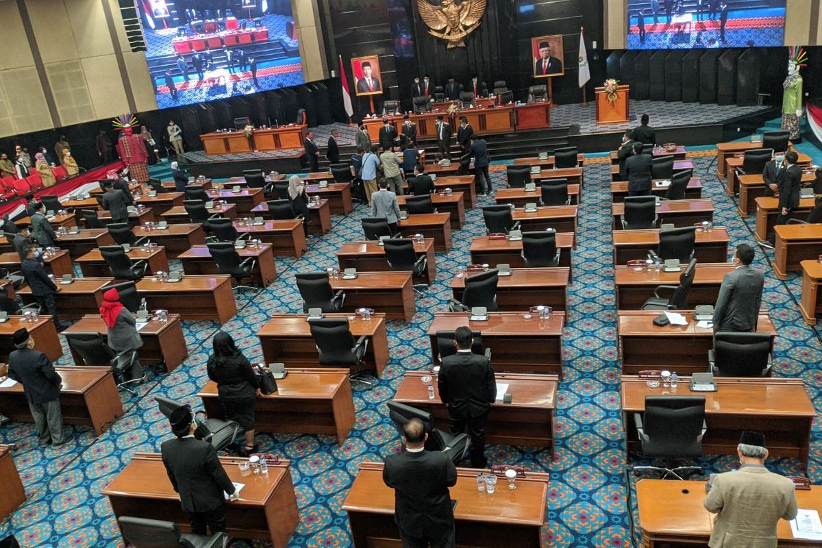 Suasana ruang rapat Paripurna DPRD DKI Jakarta, Senin (16/11/2020)