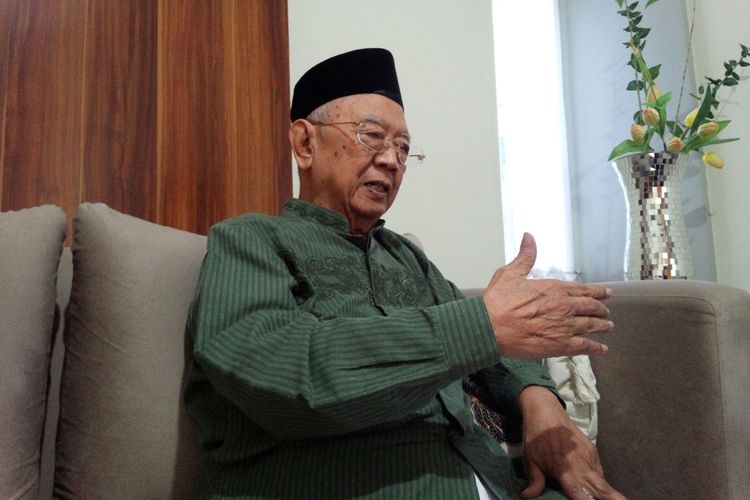 Pengasuh Pesantren Tebuireng Jombang Jawa Timur, KH. Salahuddin Wahid, saat dimintai tanggapan terkait susunan kabinet Indonesia Kerja, Kamis (24/10/2019).