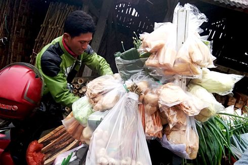 Tetap Jualan Saat Pandemi Corona, Pedagang Sayur Keliling Pakai Masker dan Hand Sanitizer