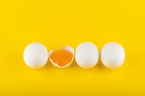 Video Viral Konsumsi Telur Mentah Bisa Bikin Anak Pintar, Benarkah?