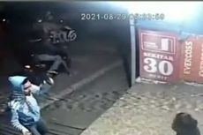 Viral, Rekaman Kamera CCTV Aksi Begal Sekelompok Pria di Padang, Seorang Wanita Dikejar Pakai Parang