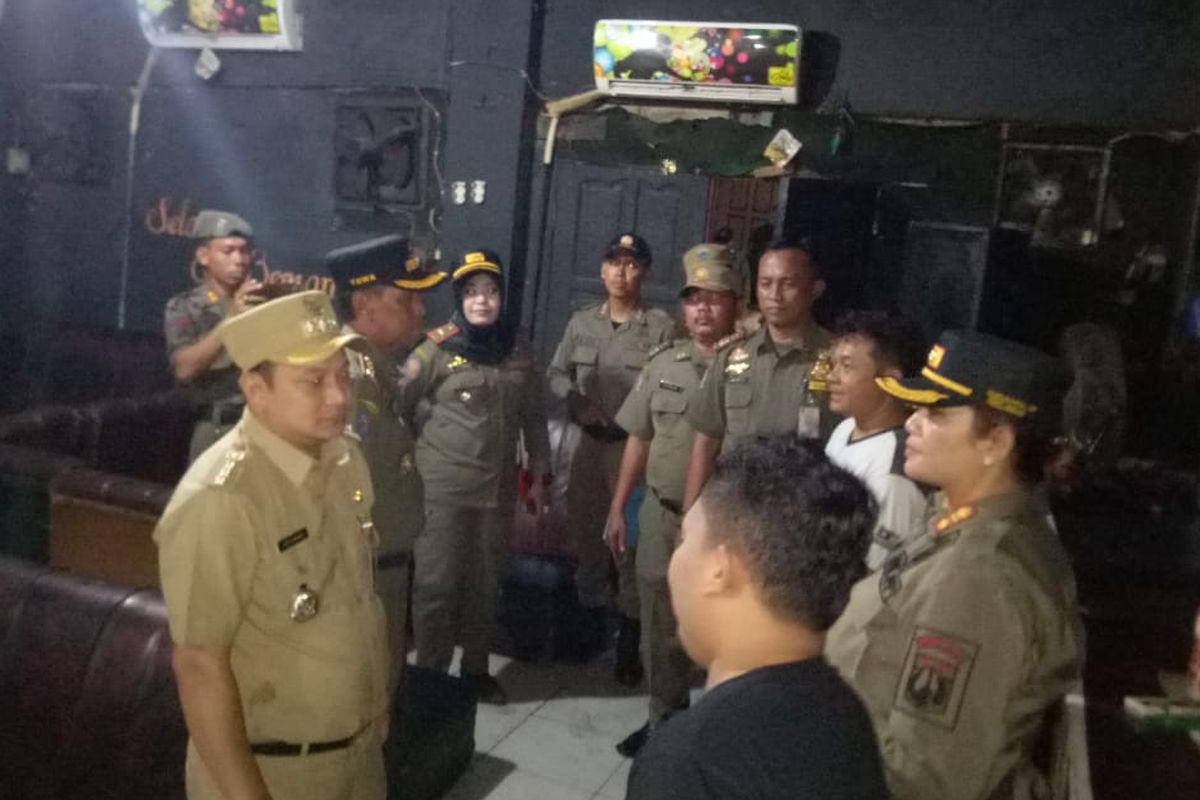 Satpol PP mengadakan operasi pekat di sejumlah tempat hiburan si Jakarta Utara untuk menyosialisasikan aturan jam operasional selama Bulan Ramadan, Rabu (1/5/2019).