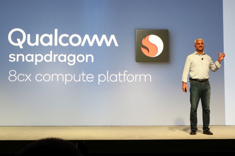 Senior Vice President for Compute Product Qualcomm International Sanjay Mehta memperkenalkan chipset Snapdragon 8cx untuk personal computer dalam acara Snapdragon Tech Summit 2018 di Maui, Hawaii, Kamis (5/12/2018) waktu setempat.