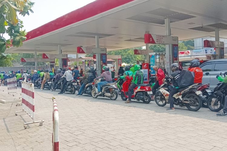 Pertamax Rp 16.250 per Liter, Kelas Menengah Jadi Kelompok Paling Terjepit