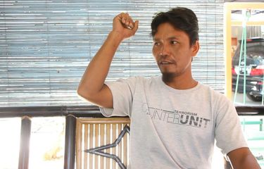 AS (34) saat diwawancara di kampungnya Dusun Matek Maling, Desa Ganti, Lombok tengah, Kamis (14/4)2022). AS berharap statusnya sebagai tersangka dicabut dan bebas dari segala tuntutan hukum, karena dia mangaku hanya membela diri dari begal yang menghadangnya, Minggu (10/4/2022)