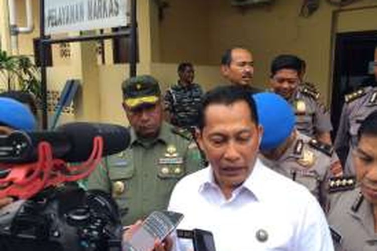 Kepala BNN Komjen Pol Budi Waseso ketika diwawancarai wartawan di Jayapura