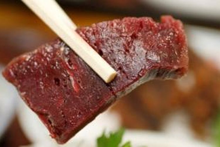 Seperti inilah bentuk daging paus yang biasa dijual di restoran-restoran Jepang. Di Jerman dan sebagian besar negara anggota Uni Eropa, menjual daging paus adalah perbuatan melanggar hukum.