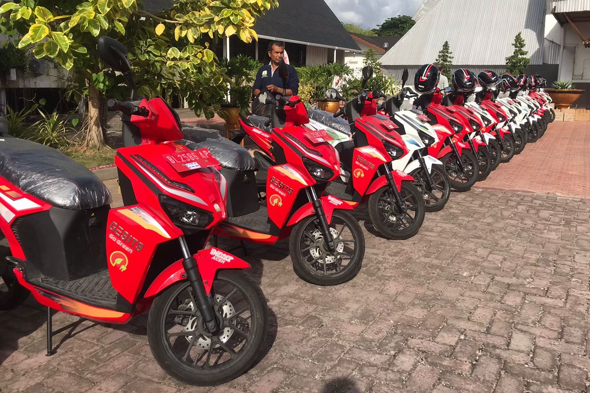 Gesits, menjadi motor operasional petugas  pengumpul data perindustrian dan survei kebutuhan pokok di Aceh. 