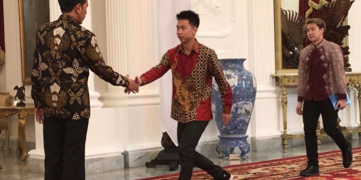 Presiden Joko Widodo, Senin (2/4/2018) saat menerima dua atlet bulutangkis, Kevin Sanjaya Sukamuljo dan Marcus Fernaldi Gideon Sinyo, di Istana Merdeka, Jakarta.