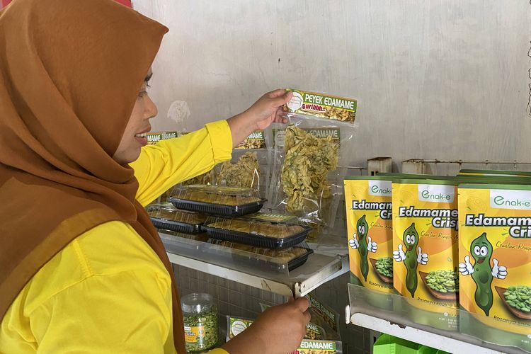 Produk olahan edamame crispy buatan Kampung Edamame