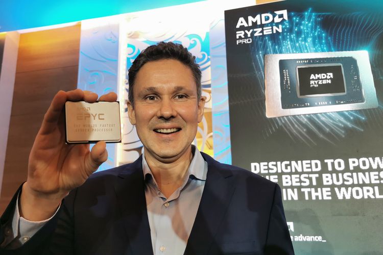 Director Commercial Sales Asia Pacific Region AMD Alexei Navolokin dalam acara peluncuran seri prosesor AMD Ryzen Pro 7040 di Jakarta, Rabu (20/9/2023)