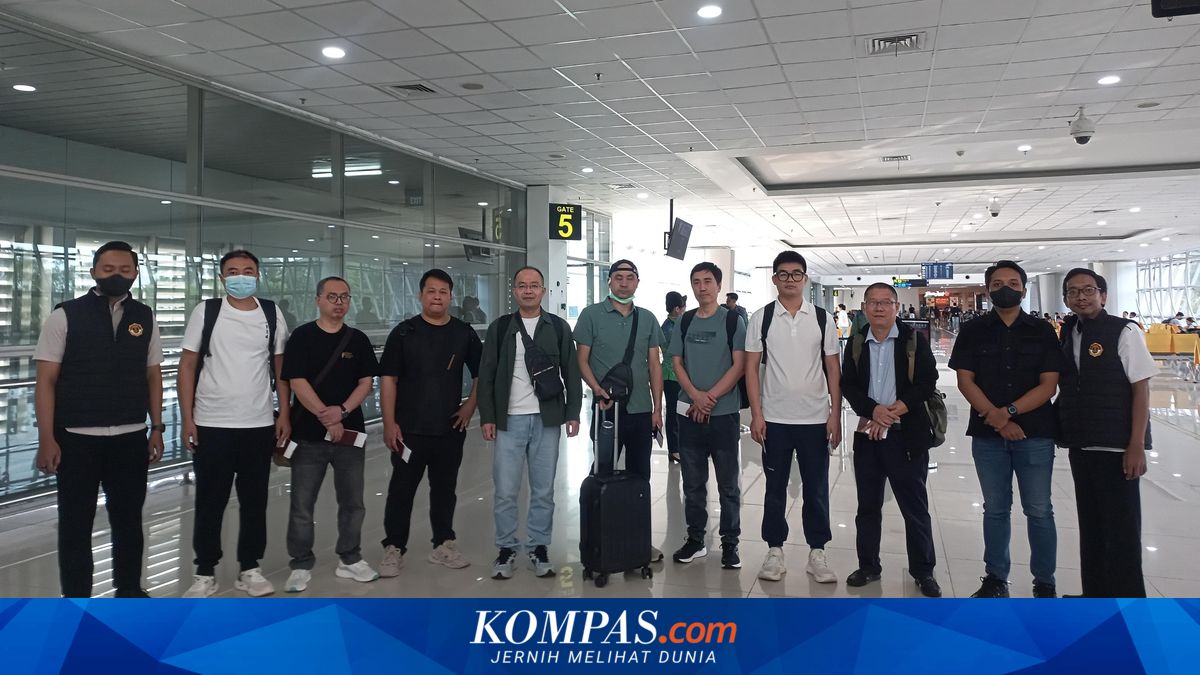 Imigrasi Surabaya Deportasi 8 WN China yang Bekerja Tak Sesuai Izin Tinggal