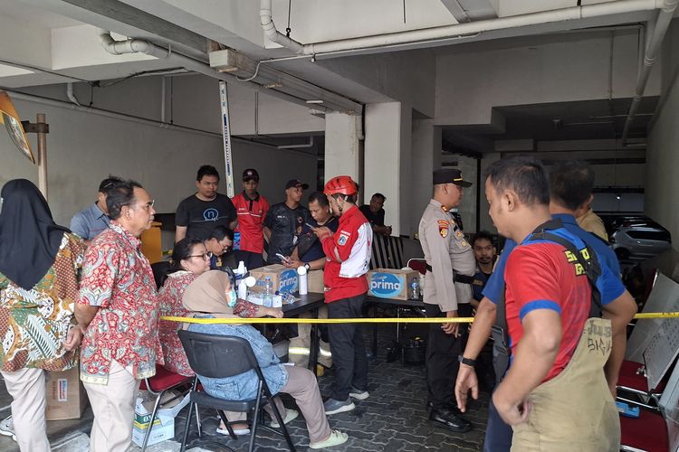 Cerita Damkar Tenangkan Penghuni Apartemen Mediterania Jakbar yang Terjebak via Video Call