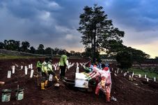 Indonesia Highlights: Indonesia to Vaccinate 181M Citizens to Reach Herd Immunity | Jakarta Short on Medical Workers and Burial Ground | Indonesia Experienced Nearly 3,000 Natural Disasters