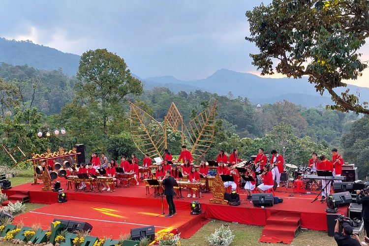 Launching Boemisora dimeriahkan penampilan Gamelan Supra dari SMA Kolese Loyola Semarang