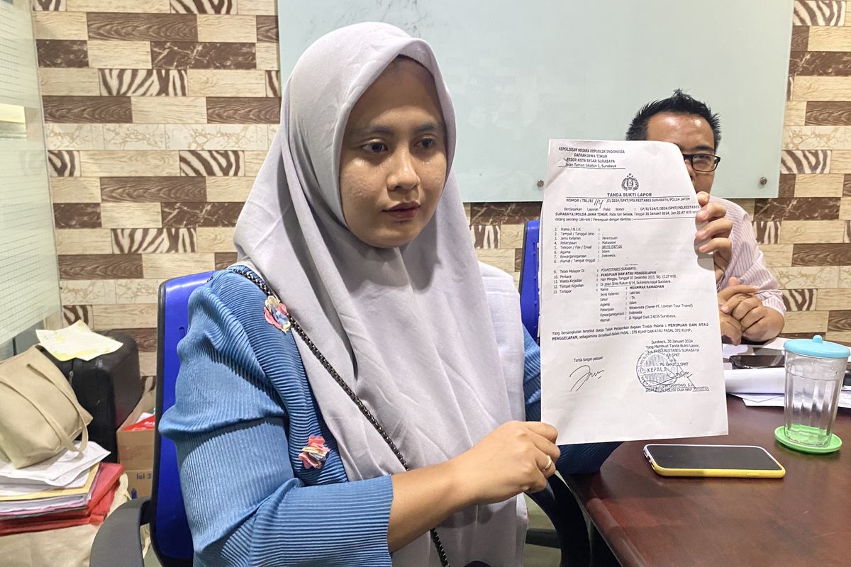 Salah satu korban jasa tur di Surabaya yang diduga menipu pelanggannya. Korban membuat laporan ke polisi pada Selasa (23/4/2024).
