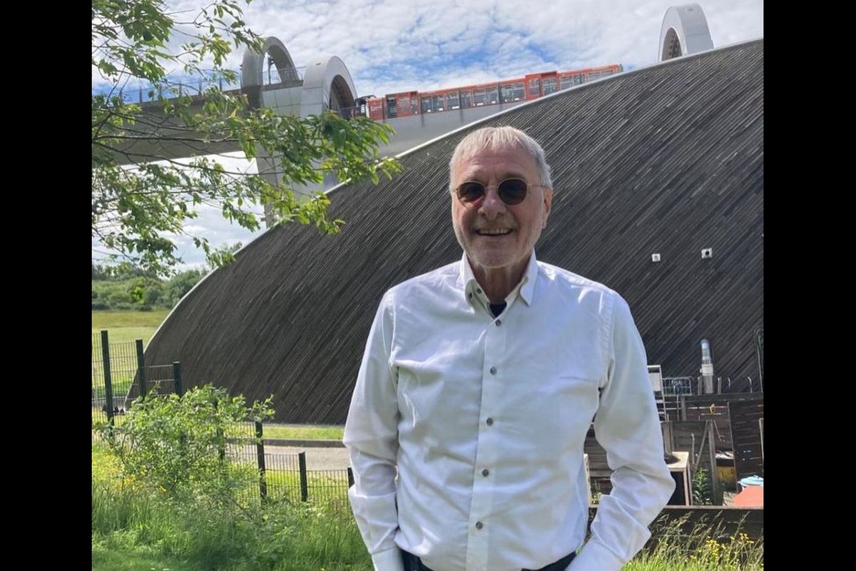 Penyanyi rock Steve Harley meninggal dunia pada Minggu, (17/3/2024).