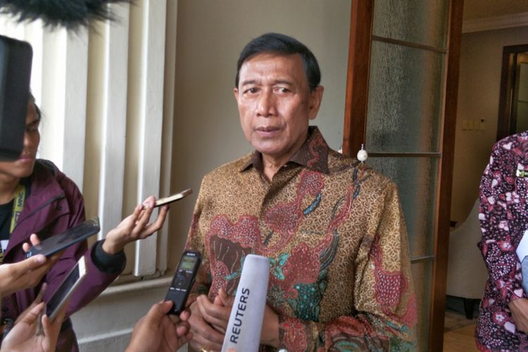 Menteri Koordinator Bidang Politik, Hukum dan Keamanan Wiranto bertemu dengan Duta Besar Myanmar untuk Indonesia, Ei Ei Khin Aye di Kemenko Polhukam, Jakarta Pusat, Senin (30/10/2017).