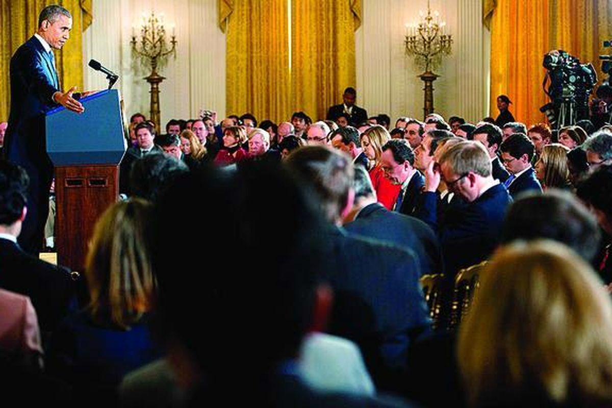 Presiden AS Barack Obama berbicara dalam konferensi pers di Gedung Putih, Washington DC, AS, Rabu (14/11). Obama memberikan reaksi publik pertamanya atas kasus skandal perselingkuhan yang melibatkan mantan Direktur CIA David Petraeus. Menurut Obama, hingga saat ini tidak ditemukan tanda-tanda kebocoran rahasia keamanan negara sebagai dampak dari skandal tersebut.