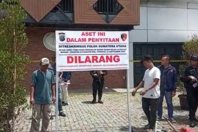 Aset milik bos judi online Apin BK di Medan, Sumatera Utara, yang disita polisi melalui penetapan pengadilan, Kamis (6/10/2022).
