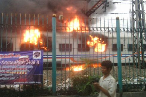 Kereta yang Terbakar di Senen KA 