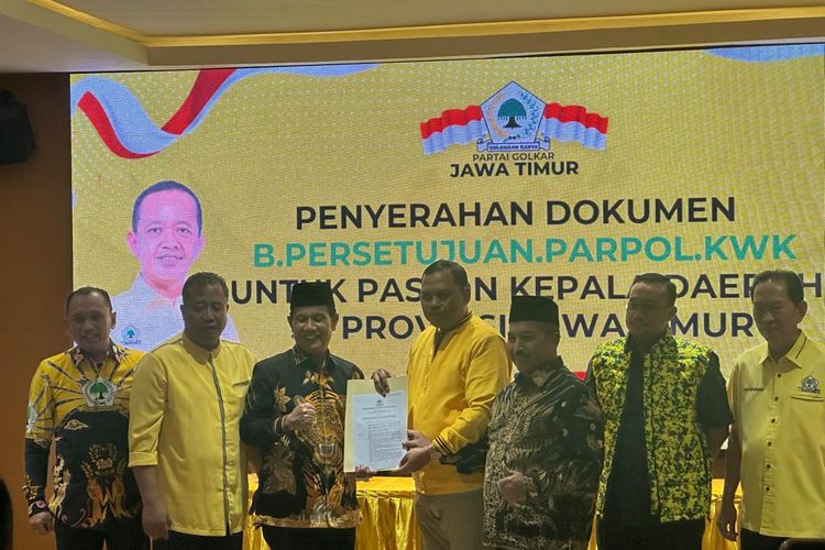 H Gunawan HS dan dr Umar Usman saat menerima surat rekomendasi dari DPP Partai Golkar sebagai calon Bupati dan Wakil Bupati Malang dalam Pilkada 2024, Senin (26/8/2024).