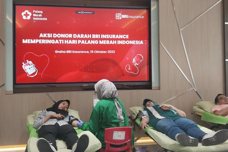 BRI Insurance menggelar aksi donor darah untuk menyemarakkan Hari Palang Merah Indonesia 2023.