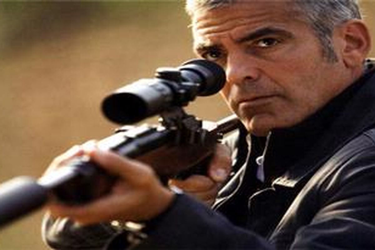 Aktor George Clooney tampil sebagai Jack dalam film The American.