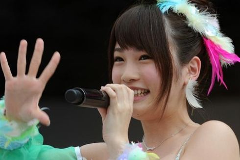 Pria Bersenjata Gergaji Serang Anggota Grup Pop Jepang AKB48