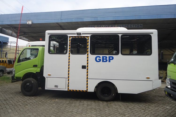 Manhauler Bus Tambang Delima Jaya