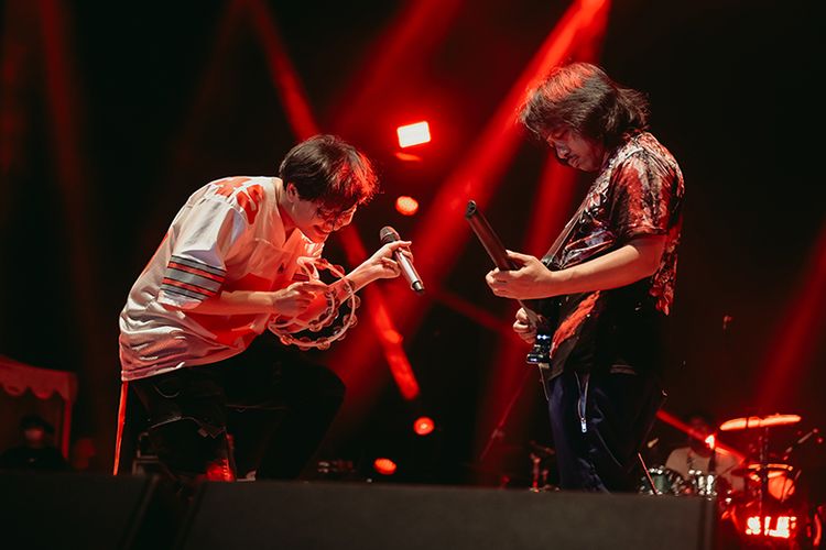 Band legendaris Gigi turut memeriahkan gelaran  J&T Connect Fest di Ecopark Ancol, Jakarta, Sabtu (26/8/2023). 