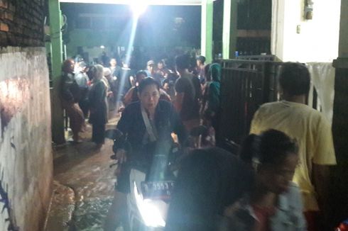 Tempat Pengungsian Korban Banjir di Pejaten Timur Terendam