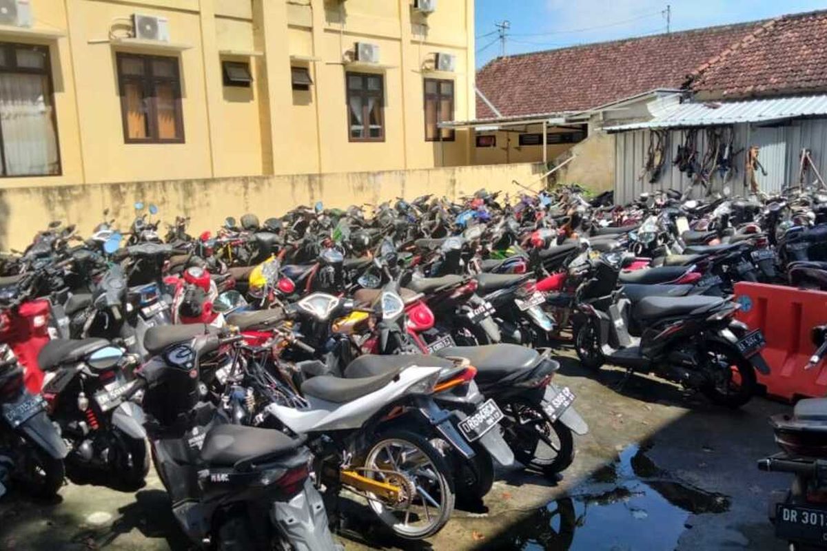 Penampakan motor balap liar dari hasil cipta kondisi bulan ramadhan