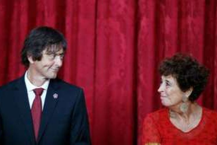 Mark Moogalian dan Francoise Rudetzki, menerima Legion d'honneur pada hari Kamis. 