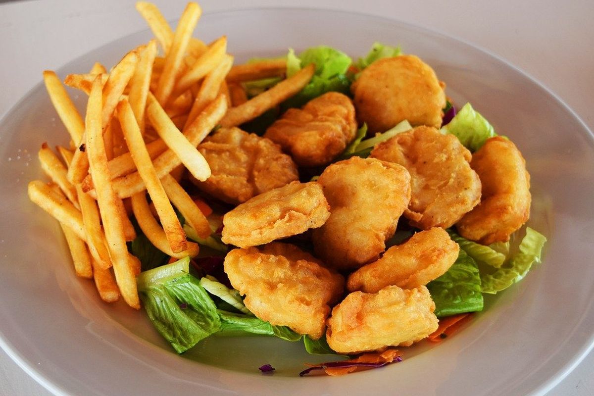 Ilustrasi nugget ayam wortel ala rumahan. 