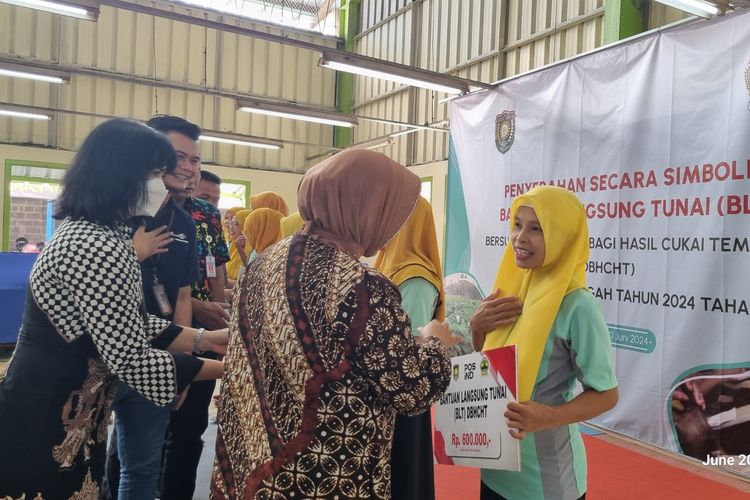 1.776 Pekerja dari 37 Industri Rokok di Purworejo Terima BLT Dana Bagi Hasil dari Cukai Hasil Tembakau 