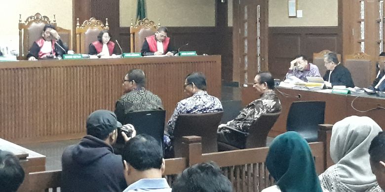 Agun Gunandjar, Jafar Hafsah, dan Taufik Effendi bersaksi di Pengadilan Tipikor Jakarta, Senin (12/2/2018).