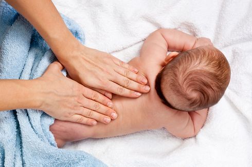 Pijatan Rutin Bisa Bantu Maksimalkan Tumbuh Kembang Bayi