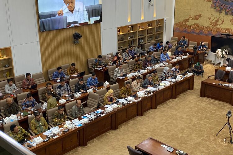 DPR Sentil PLN Tagihan Listrik Naik Pascadiskon: Rakyat Deg-degan Bahkan Jantungan