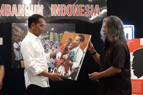 Saat Jokowi Terkesan dengan Foto Dirinya Gendong Anak Papua 